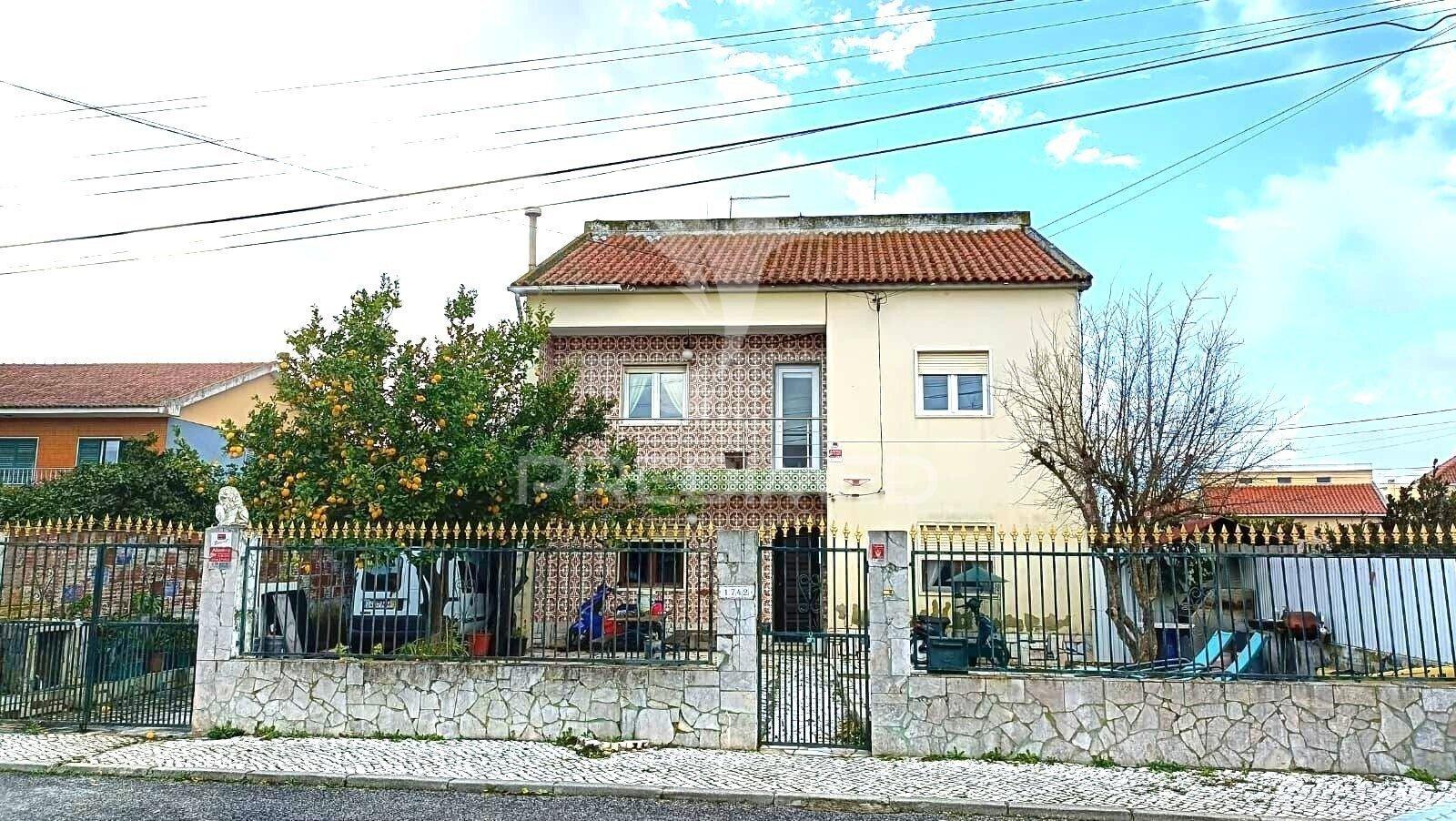 Moradia t5 bi-familiar