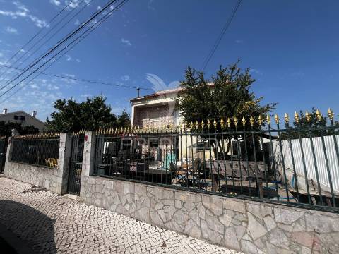 Moradia t5 bi-familiar