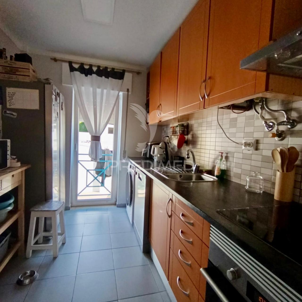 Apartamento t3 semi remodelado setúbal