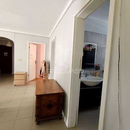 Apartamento t3 semi remodelado setúbal