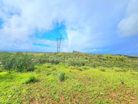 Terreno rústico com 28 hectares