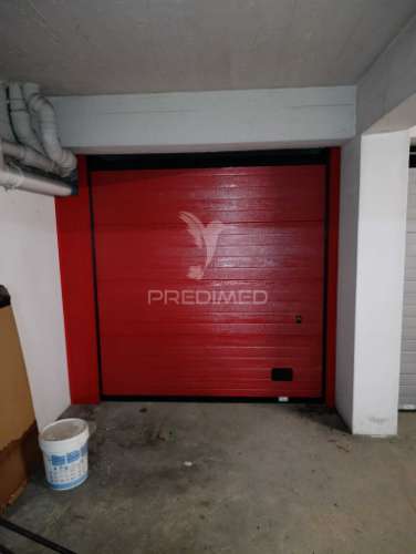 Arrenda se box  pinheirinhos/setúbal