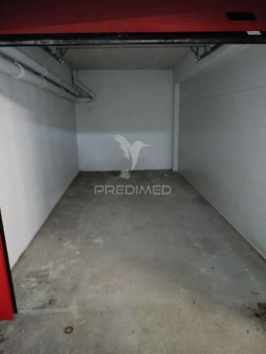 Arrenda se box  pinheirinhos/setúbal