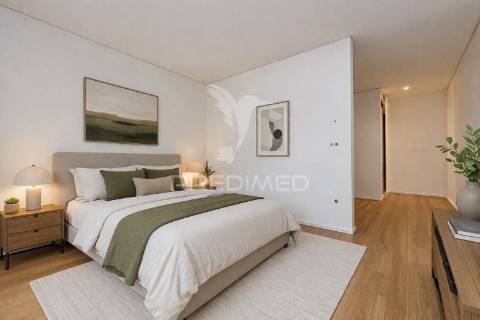 Fantástica moradia térrea t3 + escritório, com 3 suítes e piscina, localizada em lago, amares.