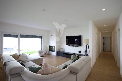 Moradia t4, em condomínio privado