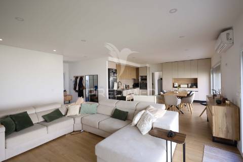 Moradia t4, em condomínio privado