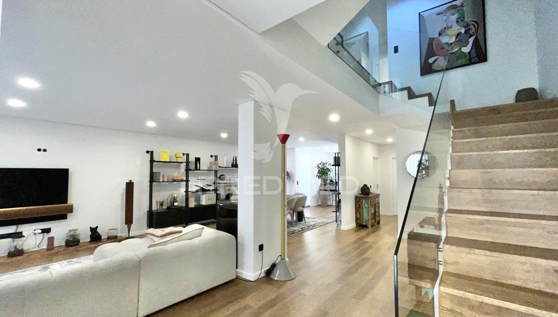 Entre o mar e o conforto – moradia t4 de luxo com piscina em esmoriz