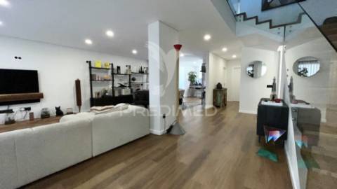 Entre o mar e o conforto – moradia t4 de luxo com piscina em esmoriz