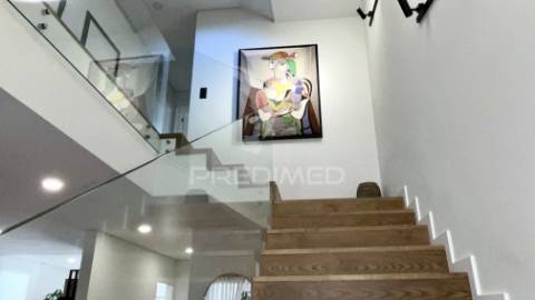 Entre o mar e o conforto – moradia t4 de luxo com piscina em esmoriz