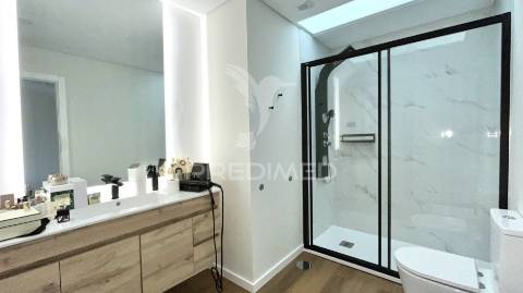 Entre o mar e o conforto – moradia t4 de luxo com piscina em esmoriz