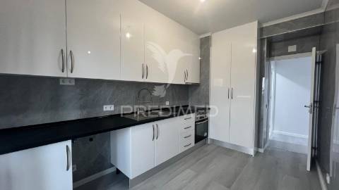 Oportunidade única em quarteira – t2 renovado com vista mar!