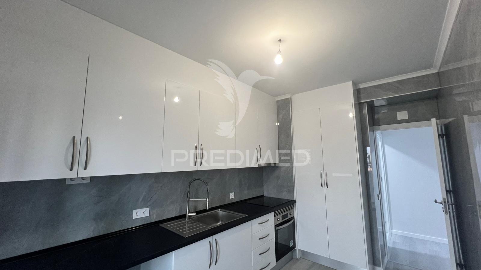 Oportunidade única em quarteira – t2 renovado com vista mar!