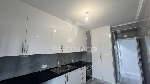 Oportunidade única em quarteira – t2 renovado com vista mar!