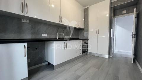 Oportunidade única em quarteira – t2 renovado com vista mar!