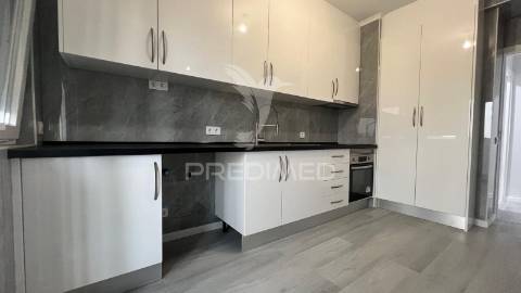 Oportunidade única em quarteira – t2 renovado com vista mar!