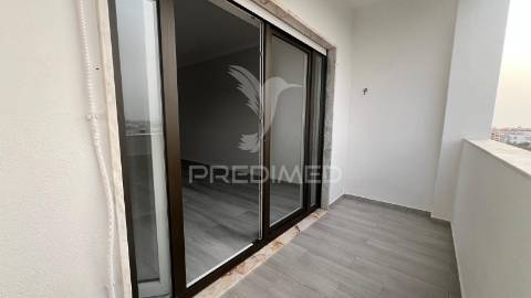 Oportunidade única em quarteira – t2 renovado com vista mar!