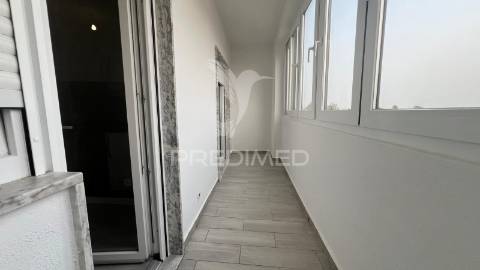 Oportunidade única em quarteira – t2 renovado com vista mar!