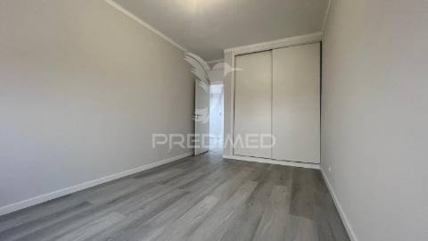 Oportunidade única em quarteira – t2 renovado com vista mar!