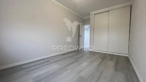 Oportunidade única em quarteira – t2 renovado com vista mar!