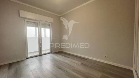 Oportunidade única em quarteira – t2 renovado com vista mar!