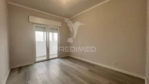 Oportunidade única em quarteira – t2 renovado com vista mar!