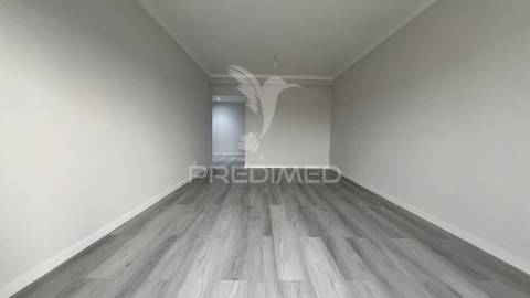 Oportunidade única em quarteira – t2 renovado com vista mar!