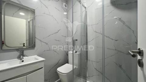 Oportunidade única em quarteira – t2 renovado com vista mar!