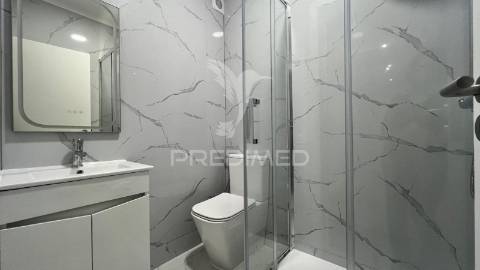 Oportunidade única em quarteira – t2 renovado com vista mar!