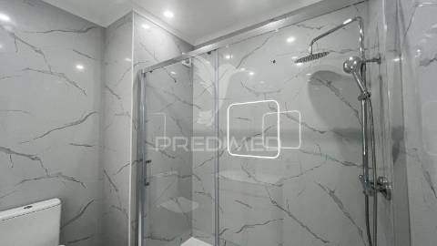 Oportunidade única em quarteira – t2 renovado com vista mar!