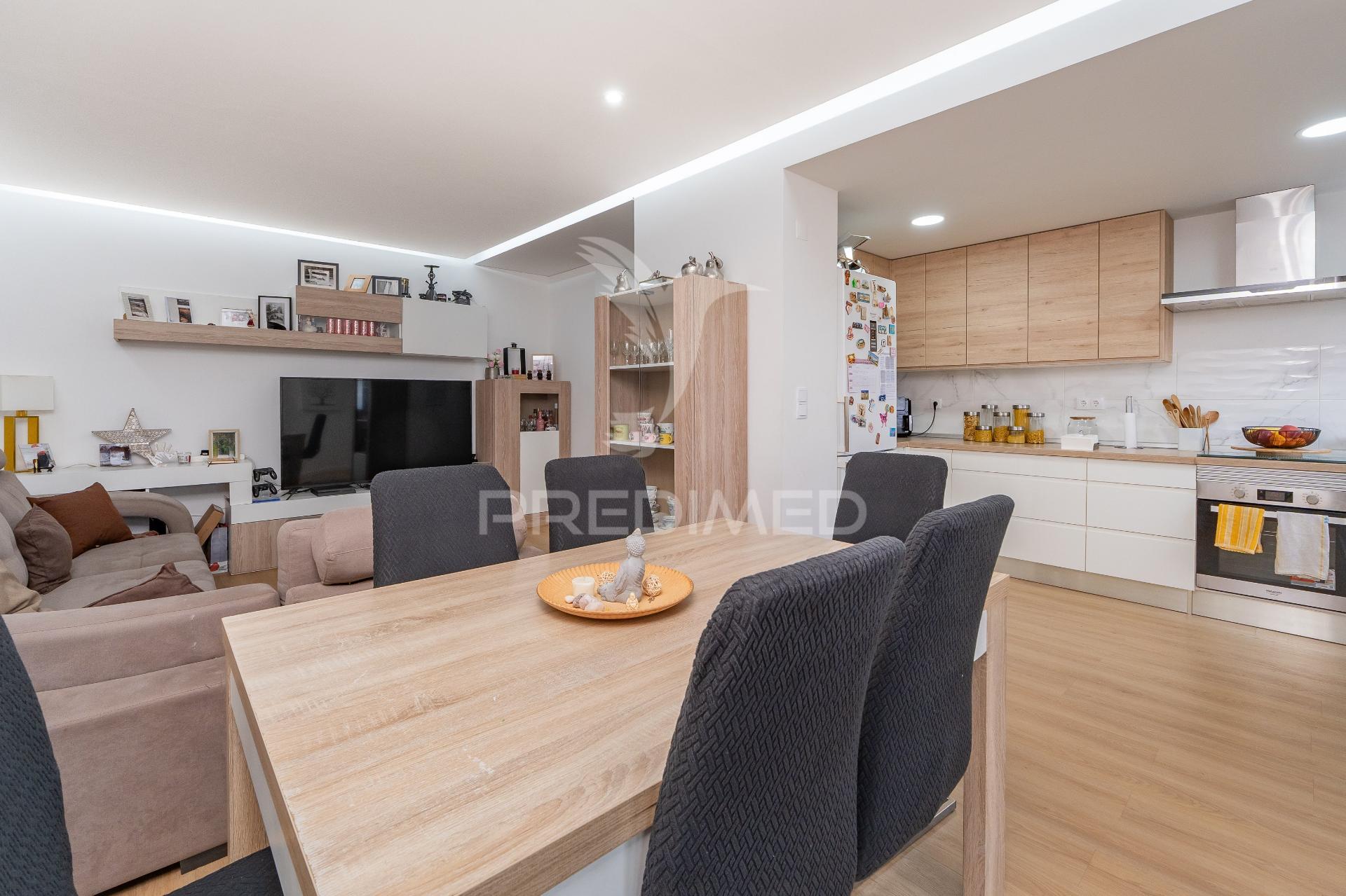 Apartamento t3 remodelado com vista sobre o tejo