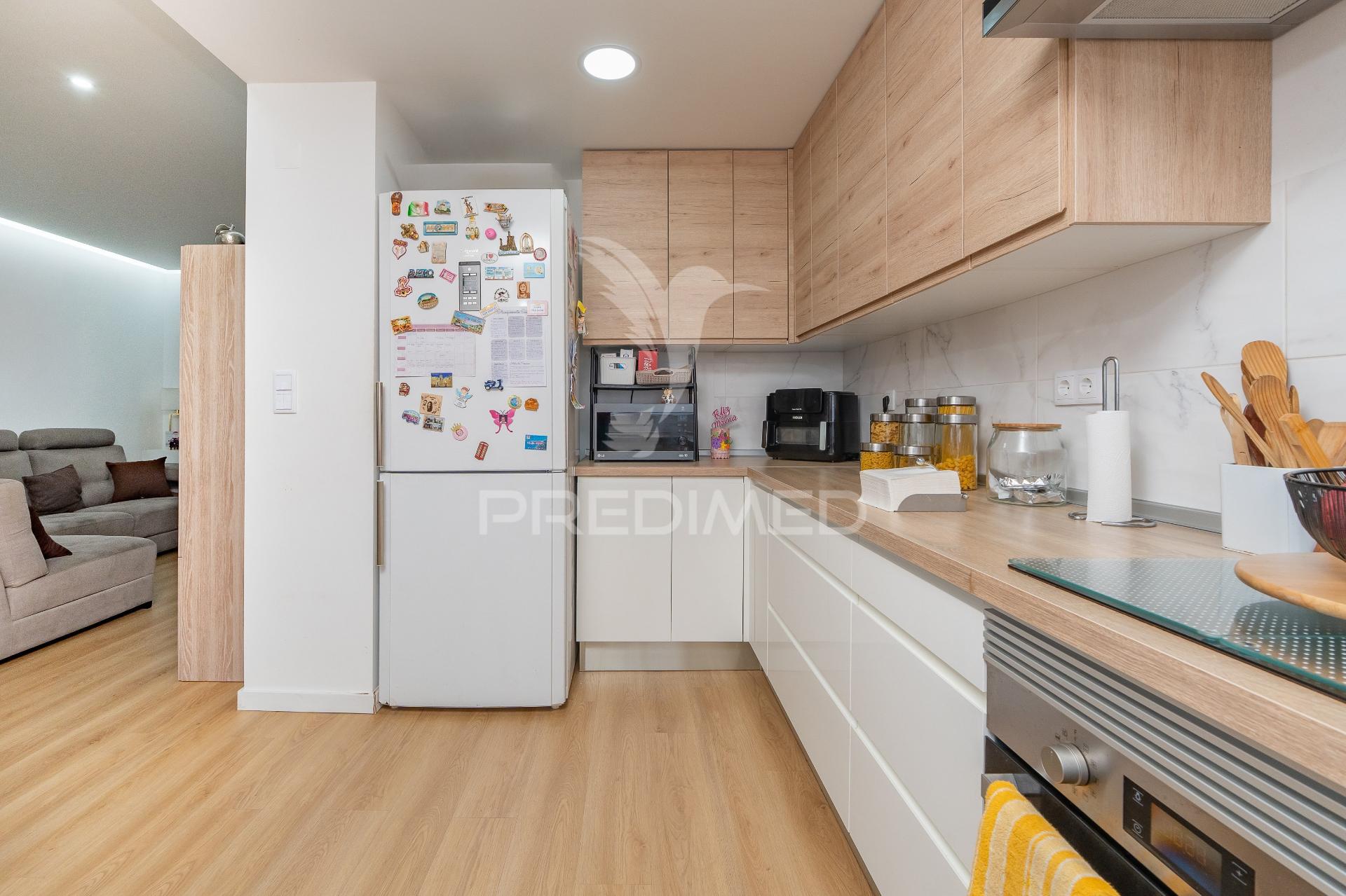 Apartamento t3 remodelado com vista sobre o tejo