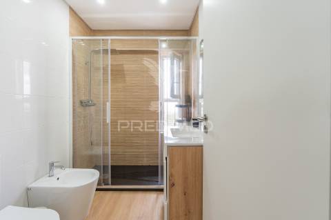 Apartamento t3 remodelado com vista sobre o tejo