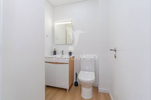 Apartamento t3 remodelado com vista sobre o tejo