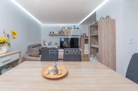 Apartamento t3 remodelado com vista sobre o tejo