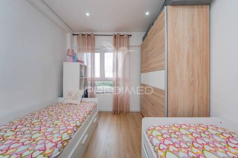 Apartamento t3 remodelado com vista sobre o tejo