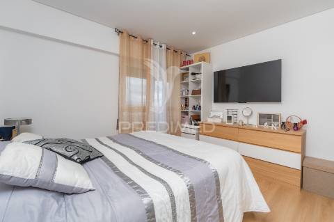 Apartamento t3 remodelado com vista sobre o tejo