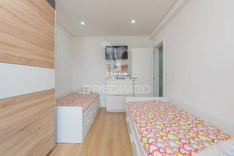 Apartamento t3 remodelado com vista sobre o tejo