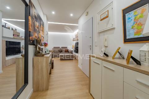 Apartamento t3 remodelado com vista sobre o tejo