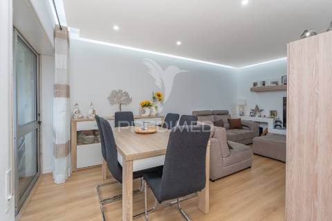 Apartamento t3 remodelado com vista sobre o tejo