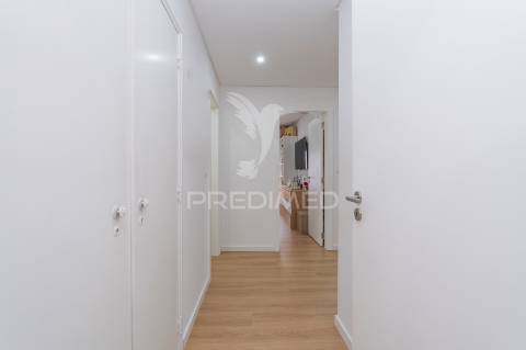 Apartamento t3 remodelado com vista sobre o tejo