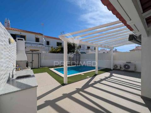 Moradia t4 com piscina em casas da audiência, monte gordo