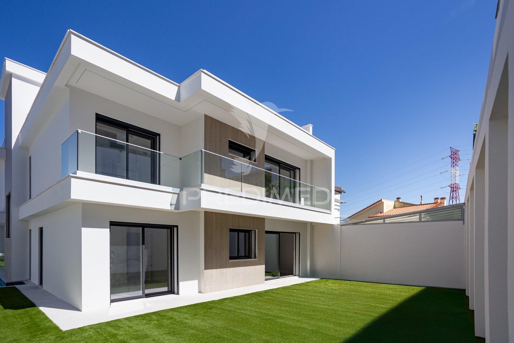 Moradia de 3 pisos com vista rio com piscina