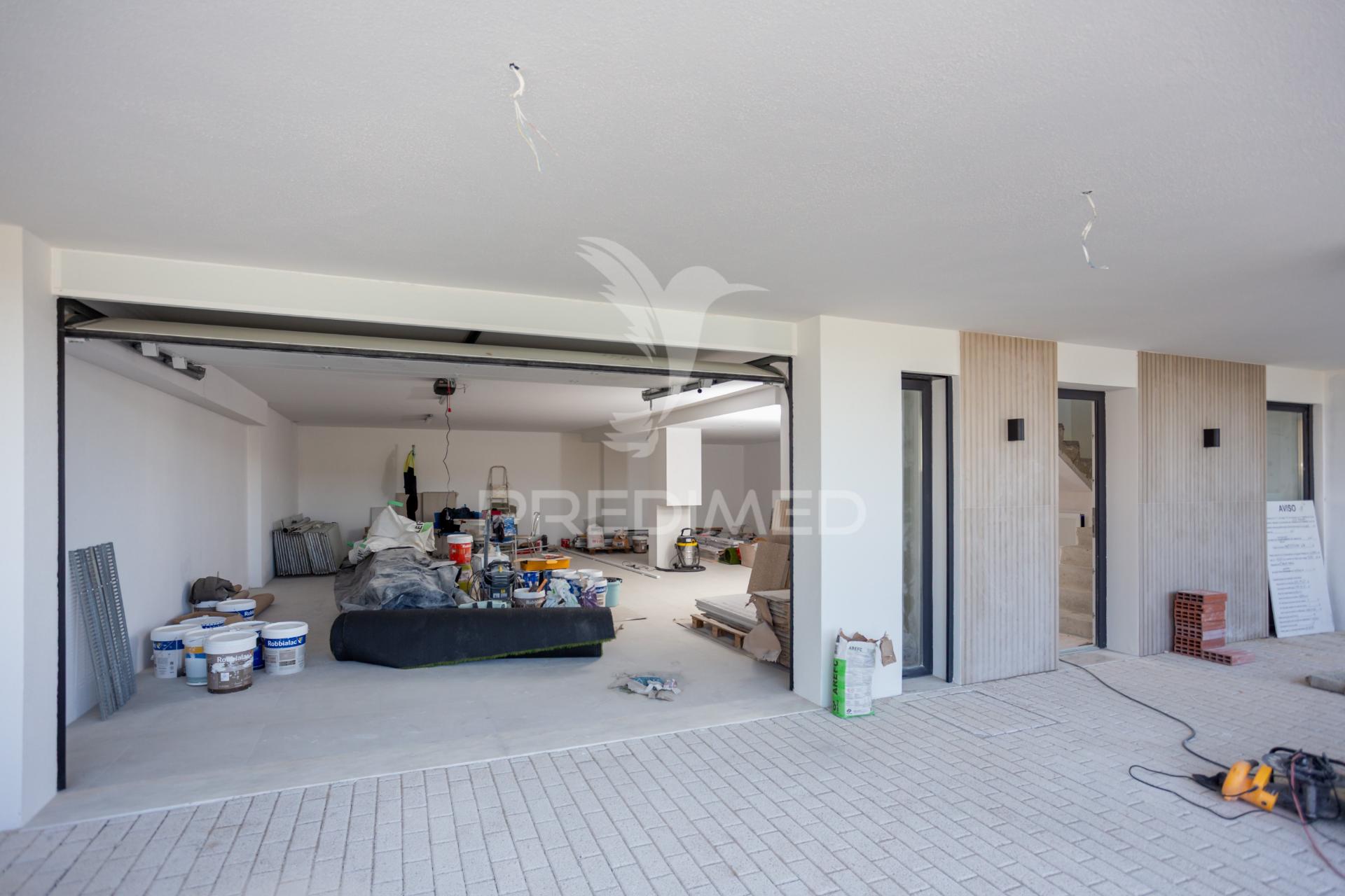 Moradia de 3 pisos com vista rio com piscina