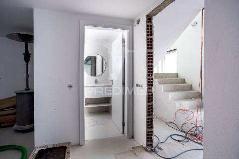 Moradia de 3 pisos com vista rio com piscina