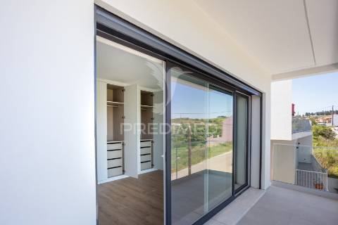 Moradia de 3 pisos com vista rio com piscina