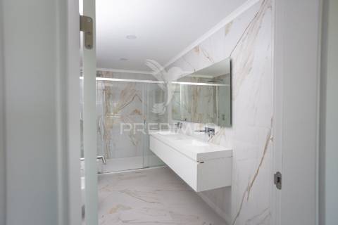 Moradia de 3 pisos com vista rio com piscina