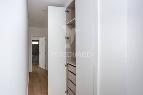 Moradia de 3 pisos com vista rio com piscina