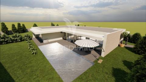 Moradia  térrea em construção