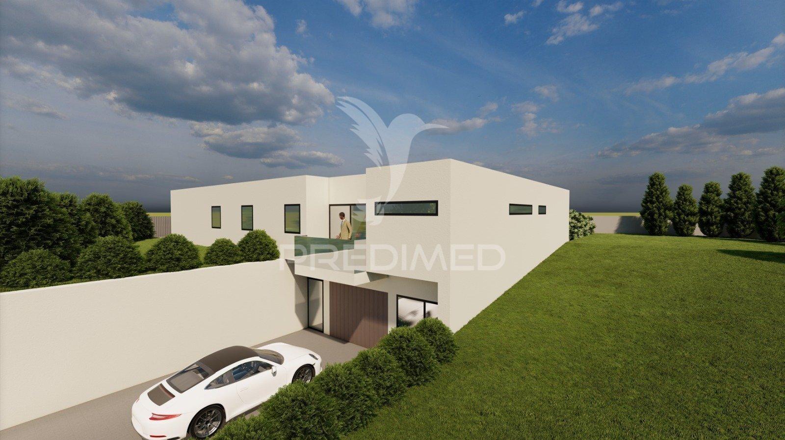Moradia  térrea em construção