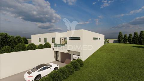 Moradia  térrea em construção